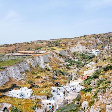 Traditional Farmers Caves Emporio  Bagian luar foto